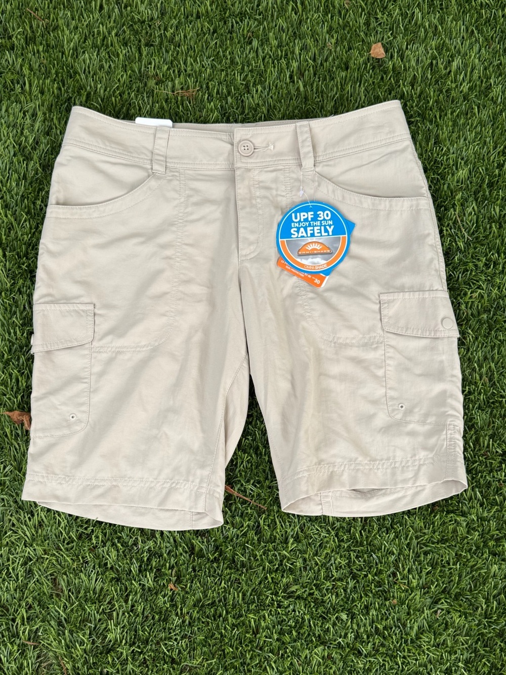 NWT Columbia women's "Cloverdale" lightweight cargo shorts - Size 8